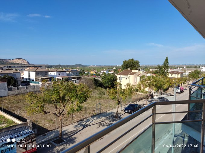 Vivienda nueva con vistas al mar.